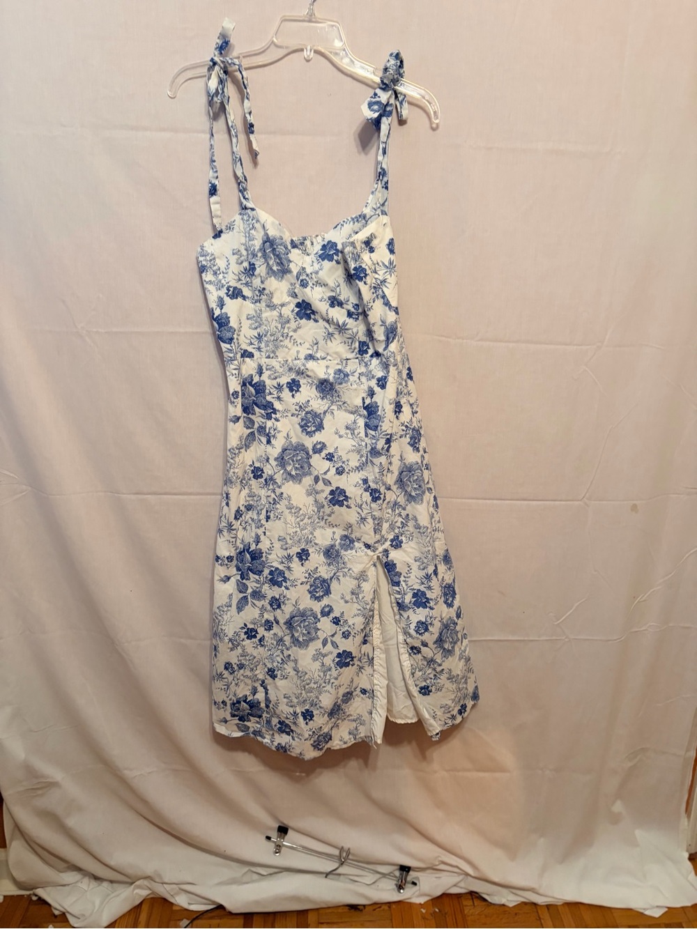 Francesca's Collections White and Blue Floral Tie-Strap Midi Dress